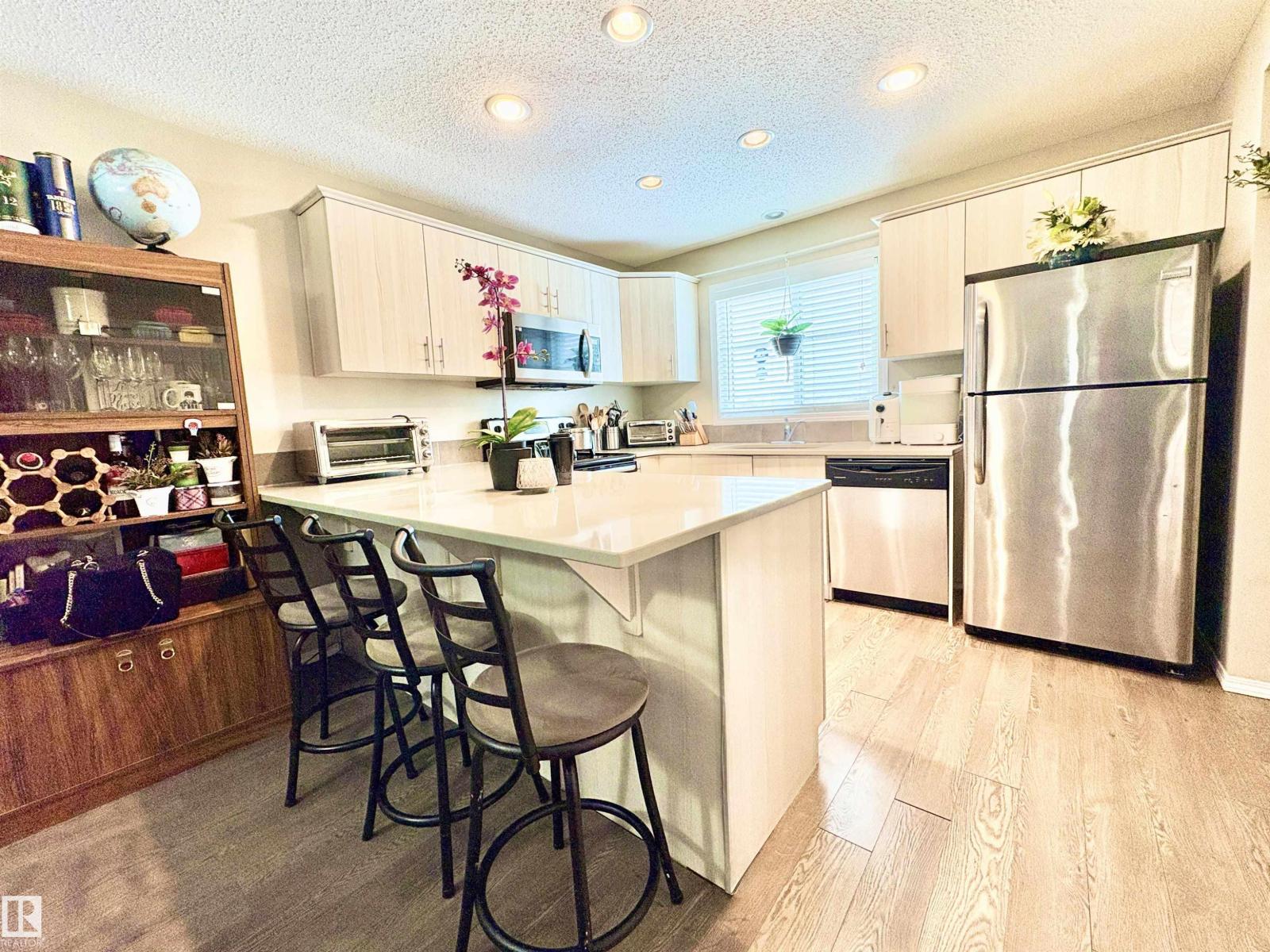 2344 71 ST SW SW, Edmonton