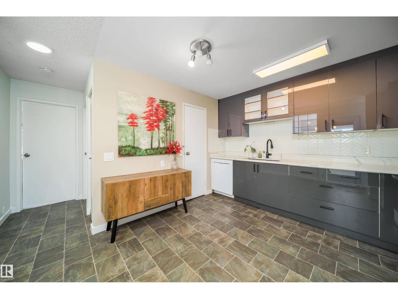 5303 21 AV NW, Edmonton