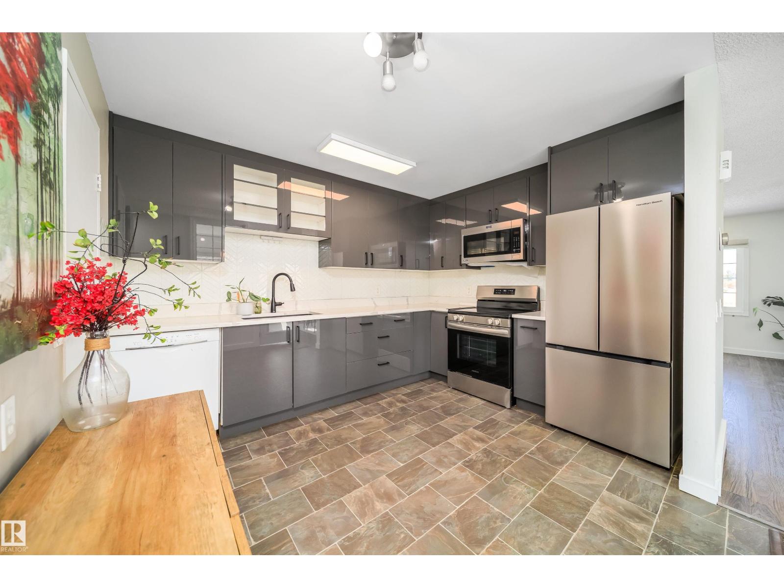 5303 21 AV NW, Edmonton