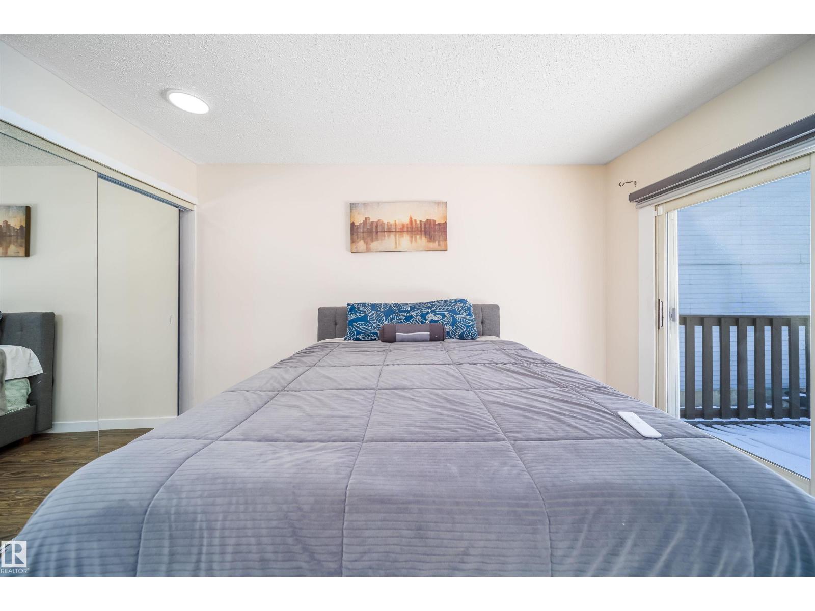 5303 21 AV NW, Edmonton