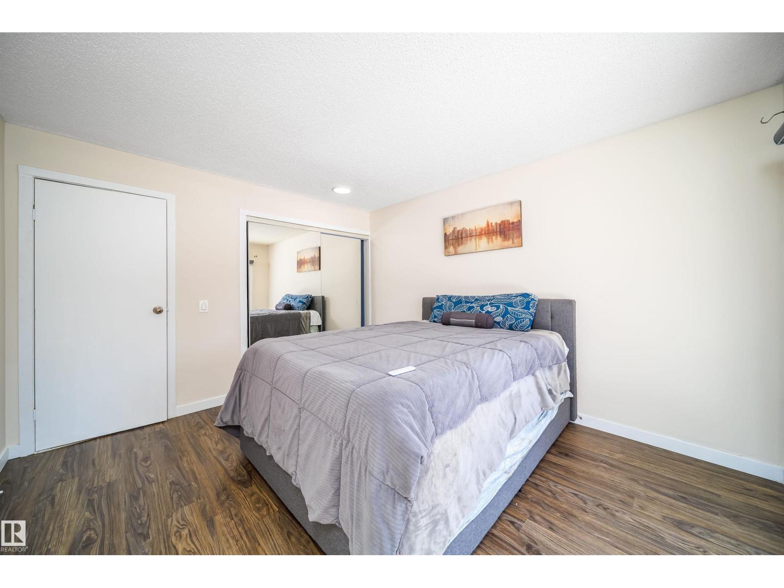 5303 21 AV NW, Edmonton