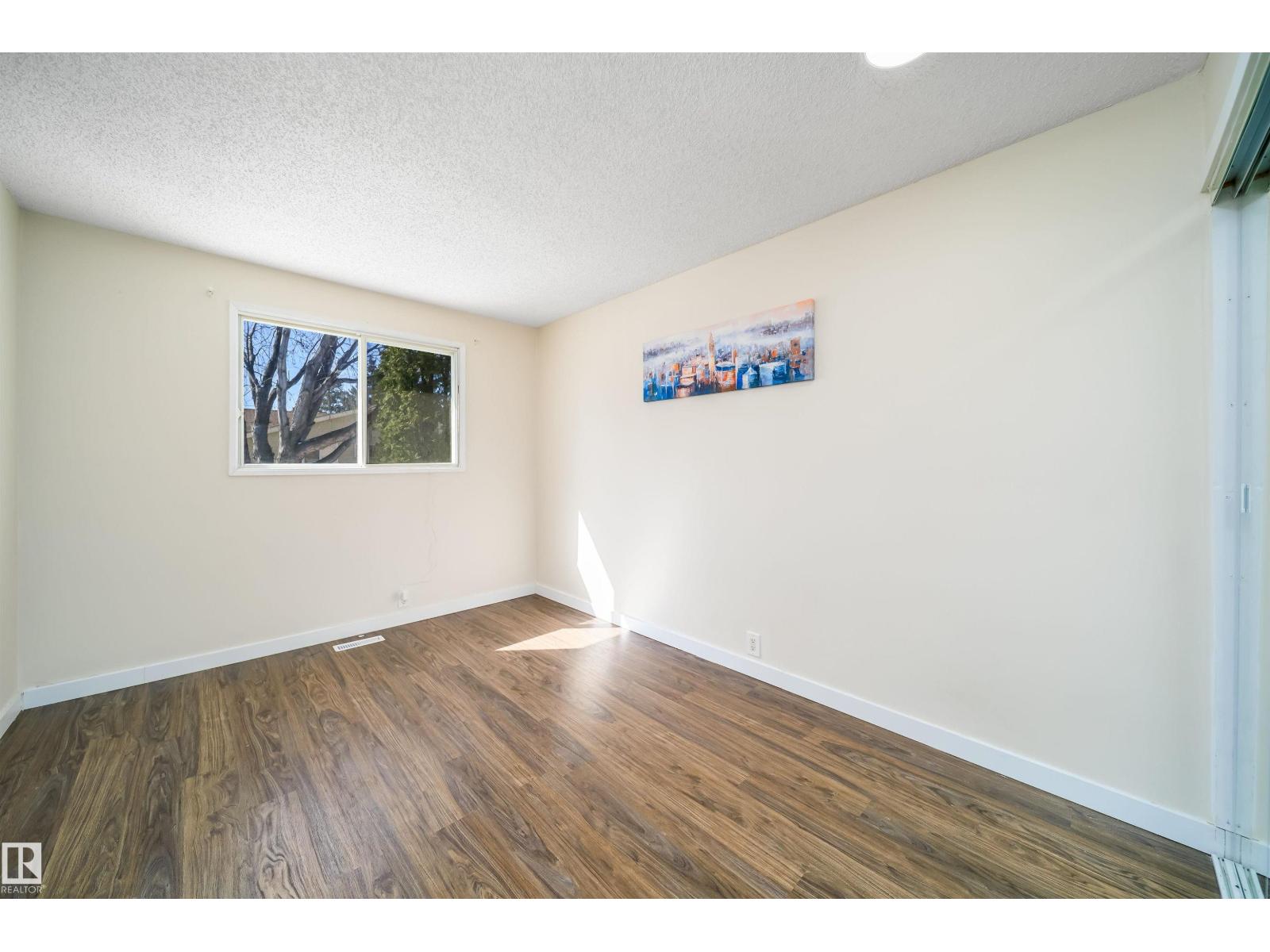 5303 21 AV NW, Edmonton