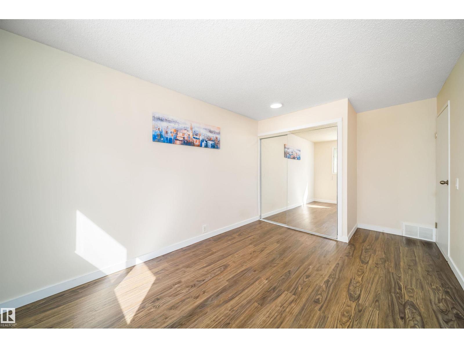 5303 21 AV NW, Edmonton