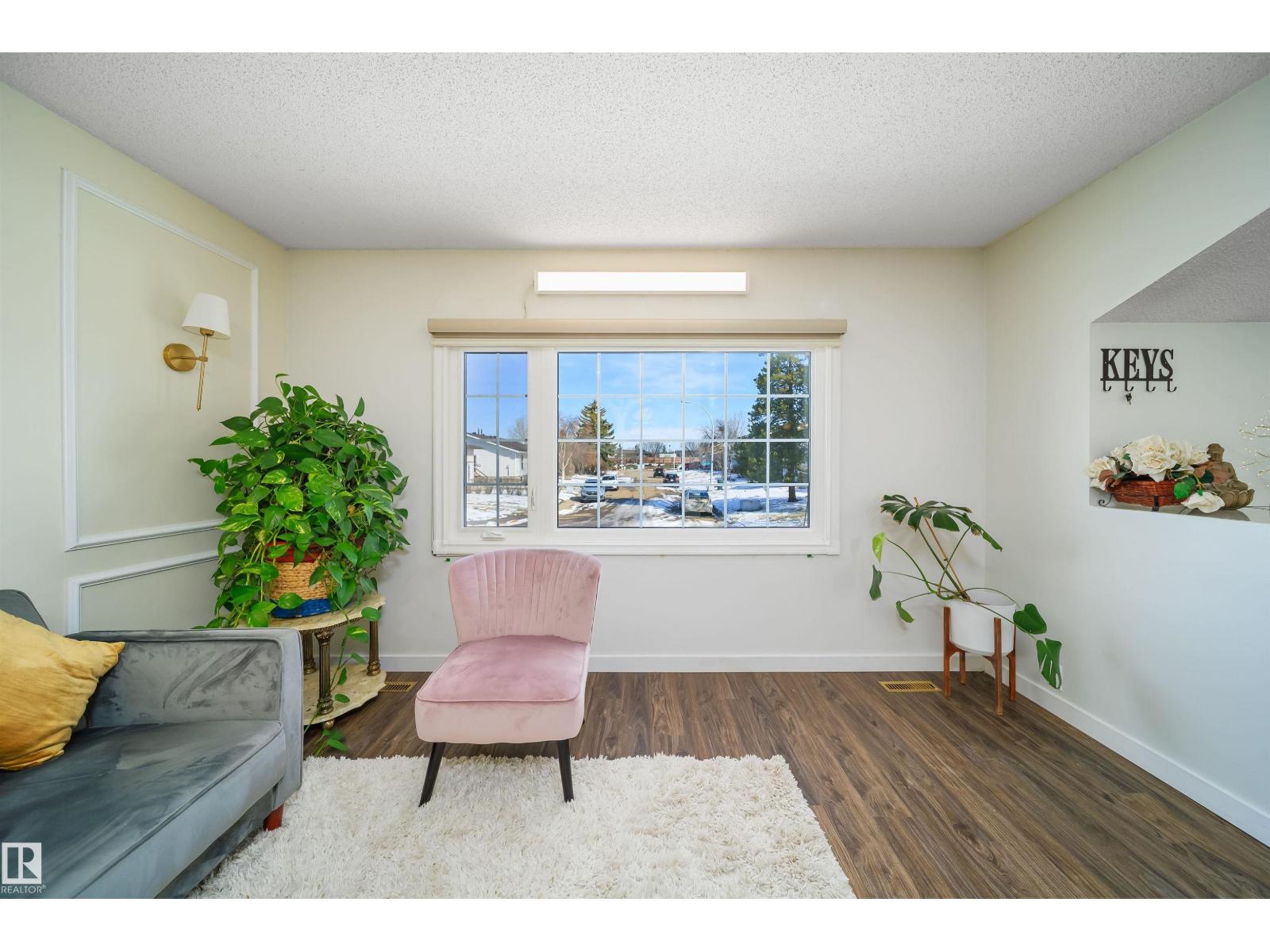 5303 21 AV NW, Edmonton