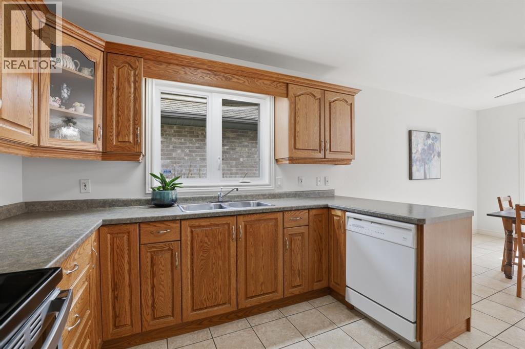 241 Canadore COURT, Sarnia, Ontario, N7S6A2 — Photo 8