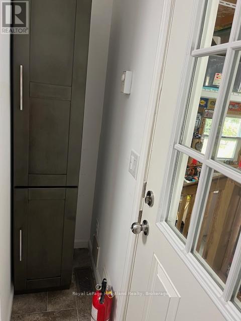 38 BOND STREET - 24