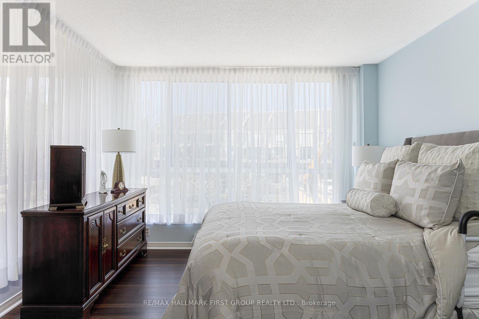 #110 25 CUMBERLAND LANE - 26
