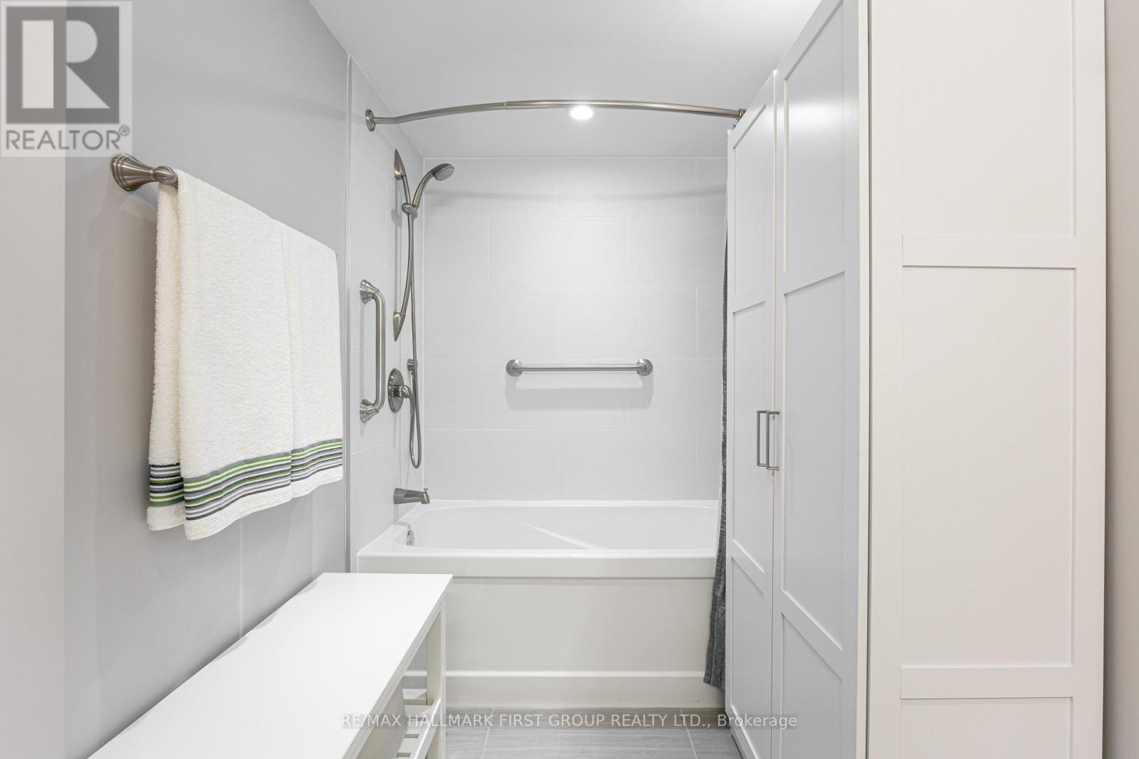 #110 25 CUMBERLAND LANE - 25