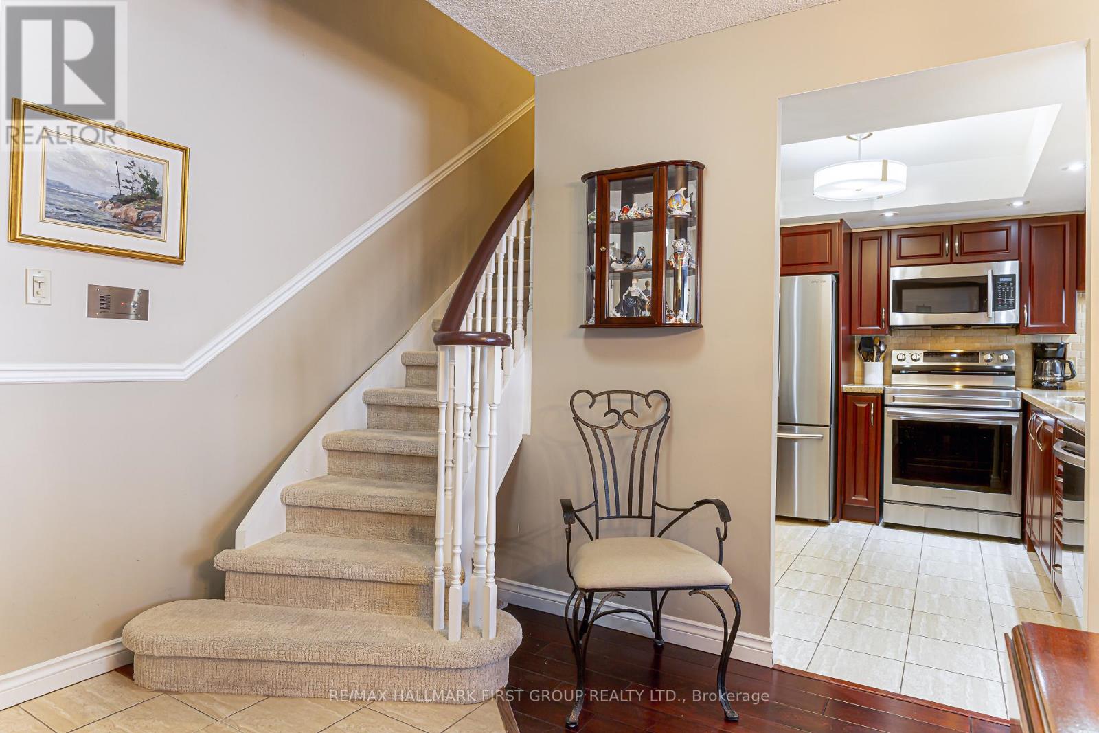 #110 25 CUMBERLAND LANE - 18