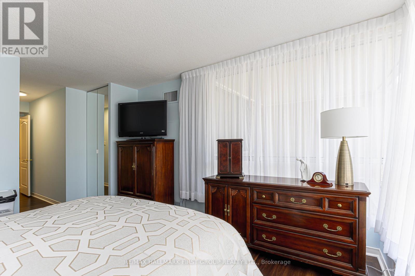#110 25 CUMBERLAND LANE - 27