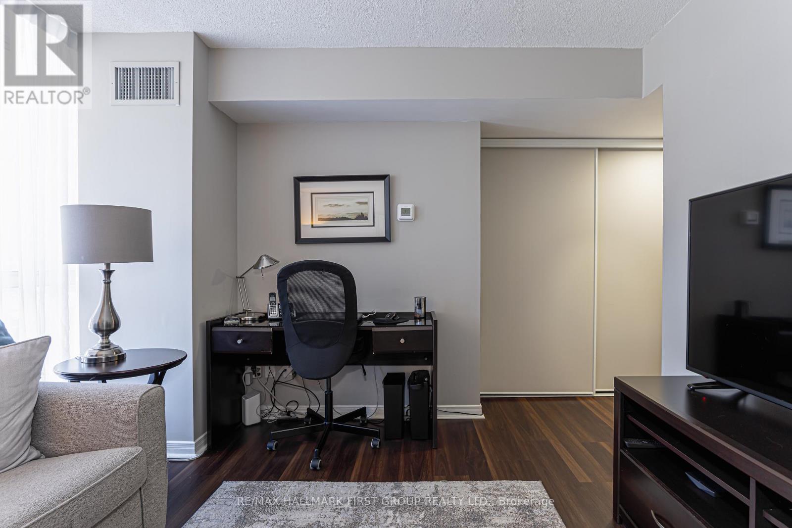 #110 25 CUMBERLAND LANE - 21