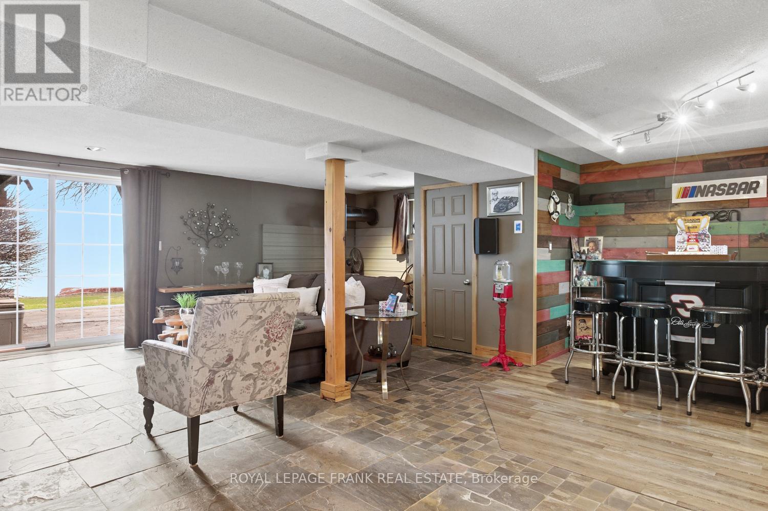 111 BALL POINT ROAD - 43