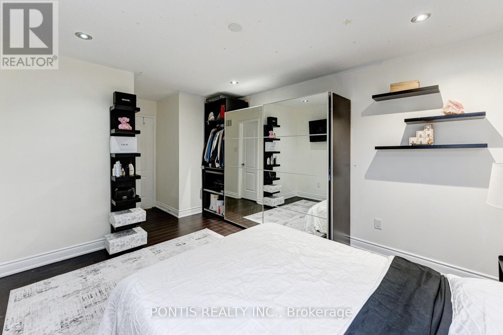 48 SAWSTON CIRCLE - 21