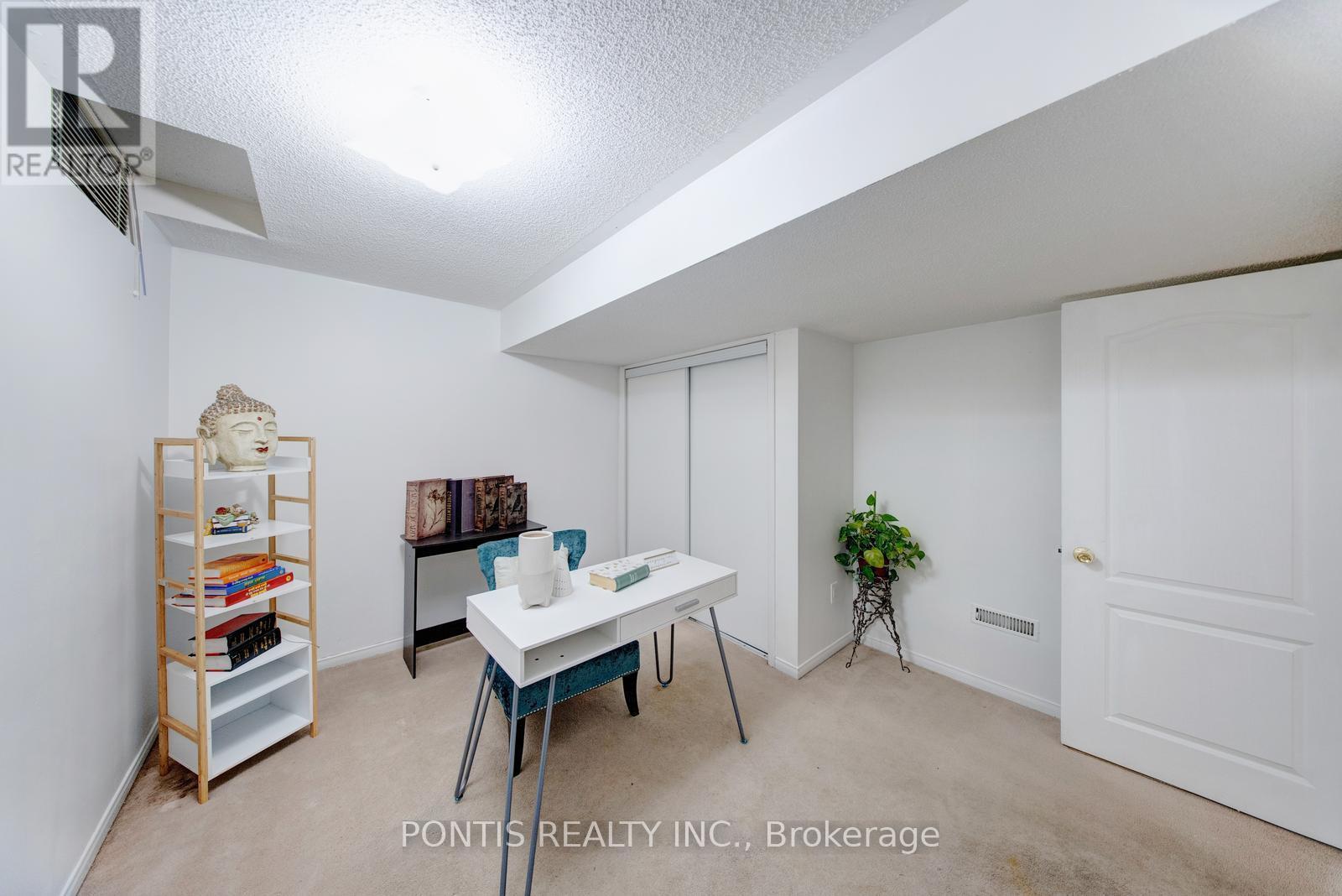 48 SAWSTON CIRCLE - 28