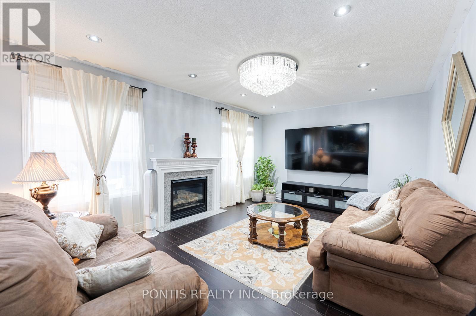 48 SAWSTON CIRCLE - 11