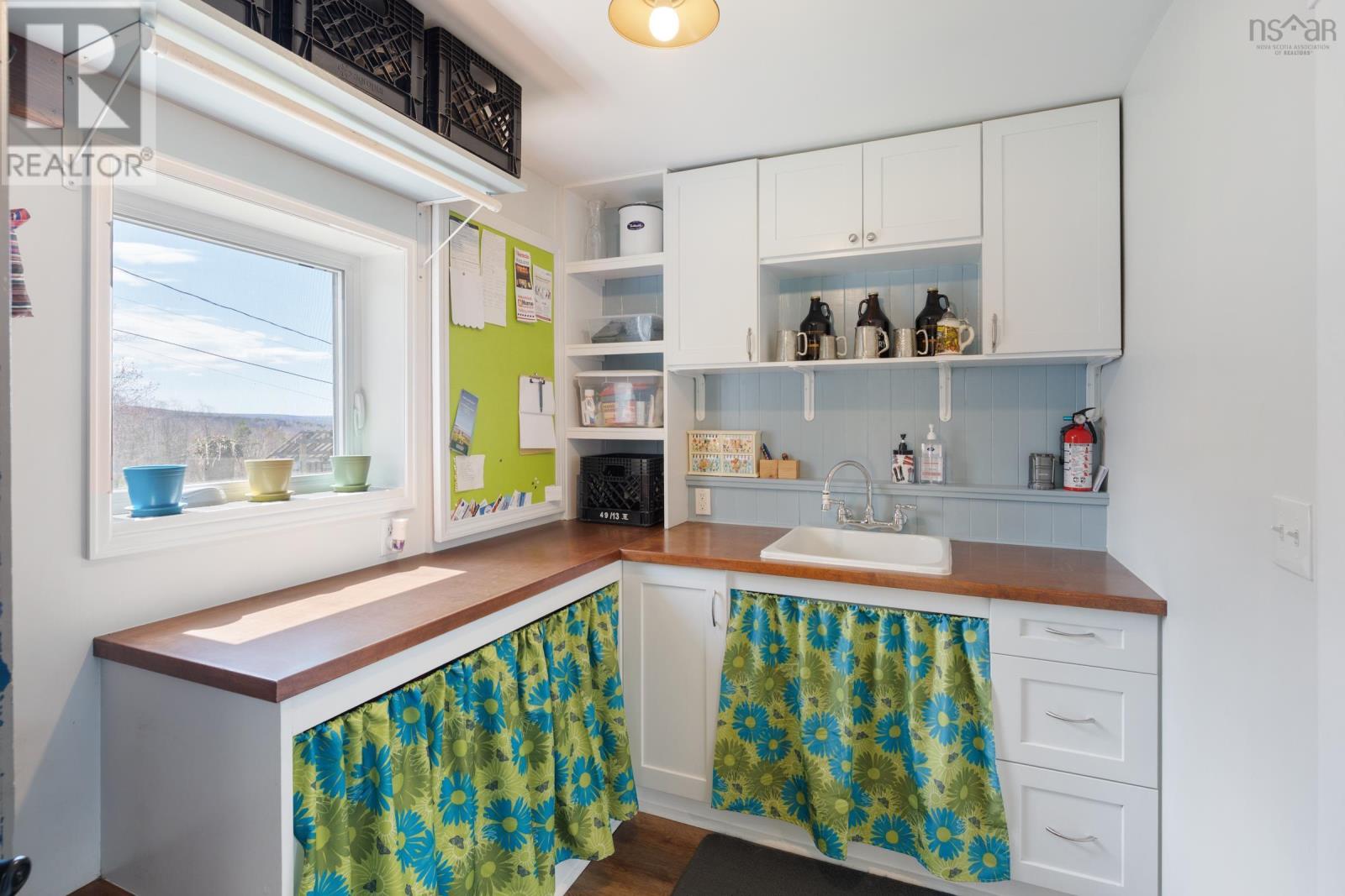 Property 18 of 49 of 84 Old Post Road