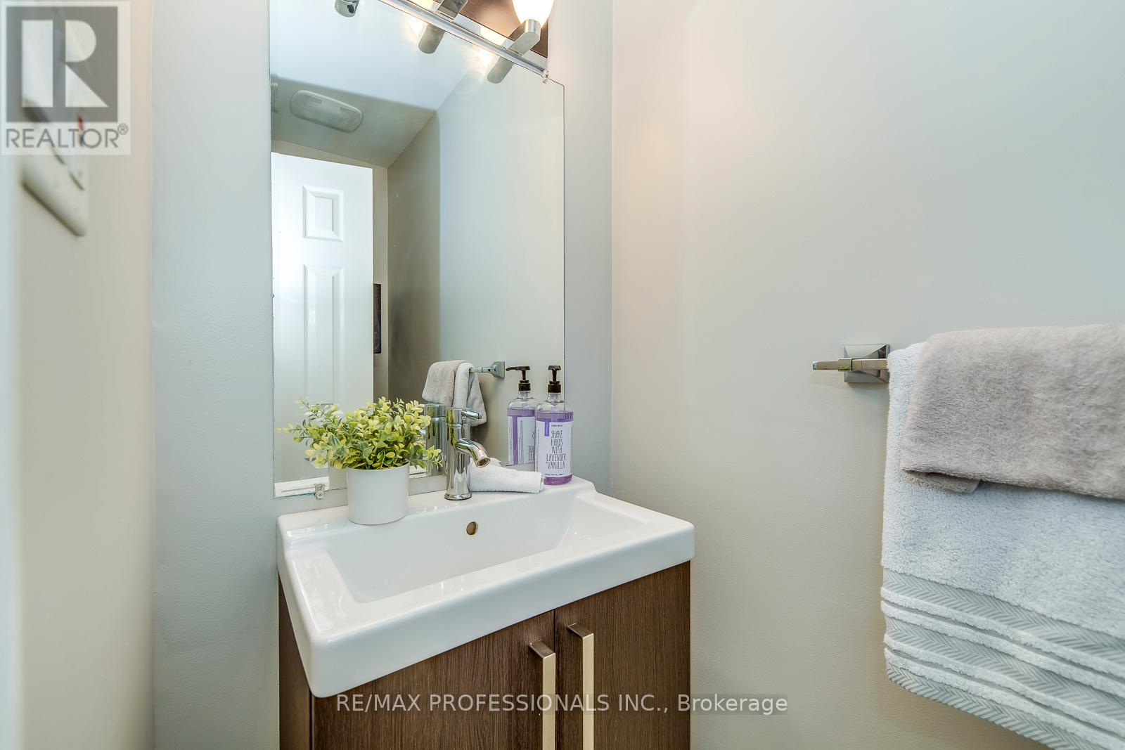 #18 17 CENTENNIAL PARK ROAD - 20