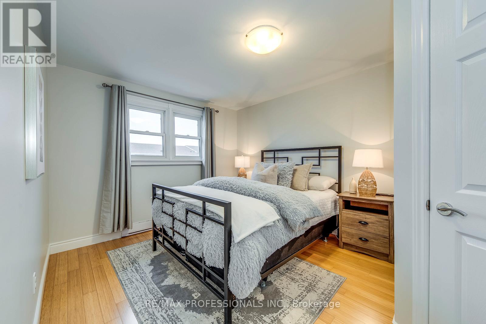 #18 17 CENTENNIAL PARK ROAD - 24