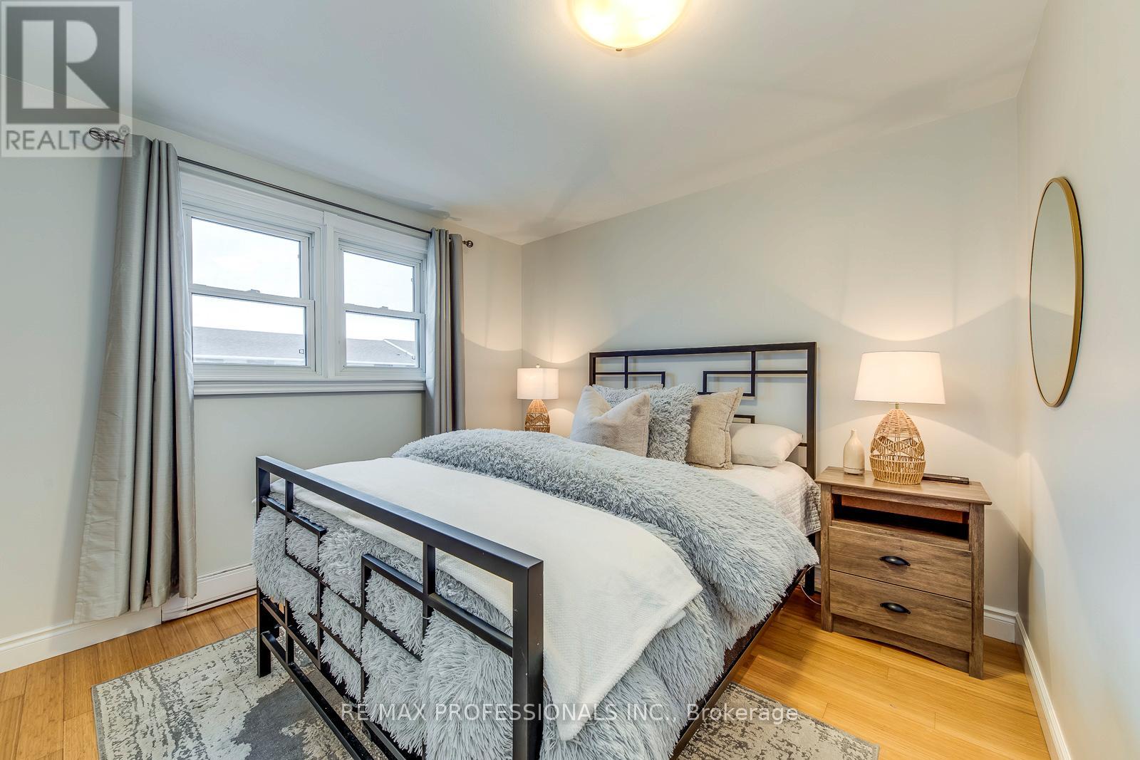 #18 17 CENTENNIAL PARK ROAD - 26
