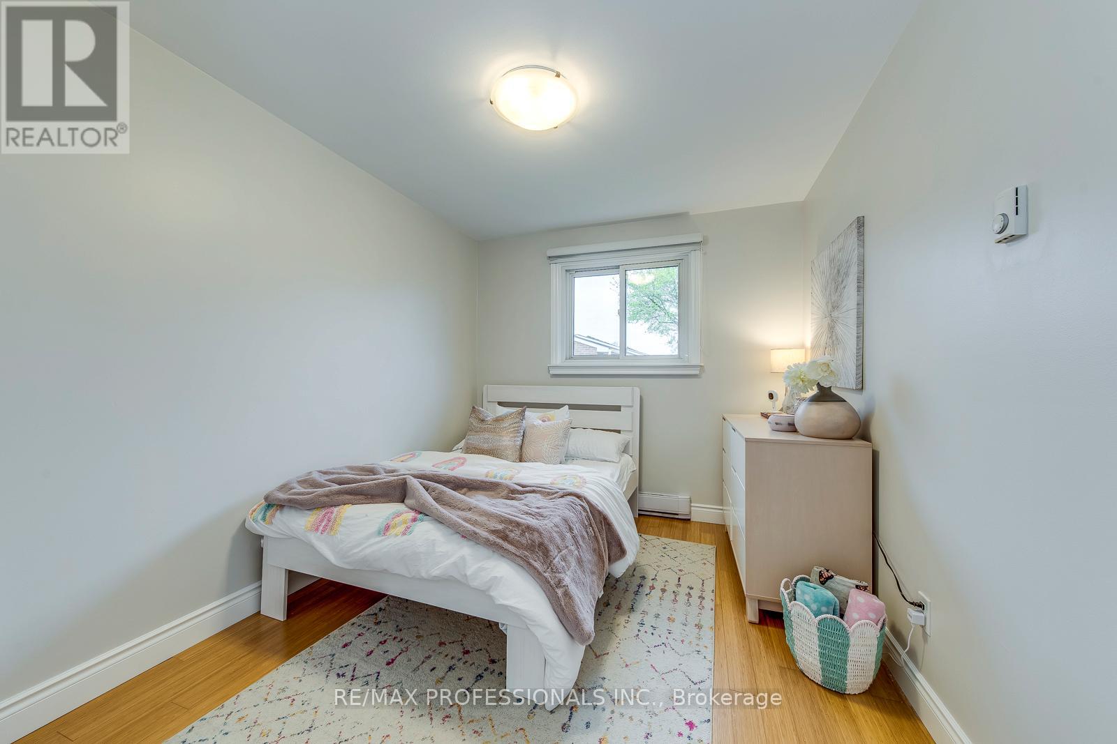 #18 17 CENTENNIAL PARK ROAD - 30