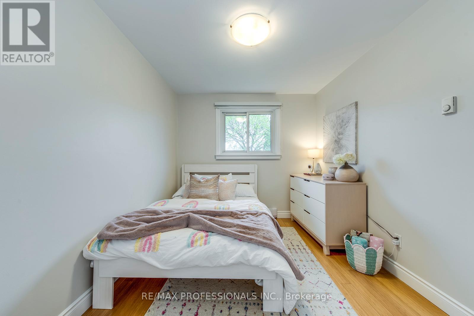 #18 17 CENTENNIAL PARK ROAD - 31