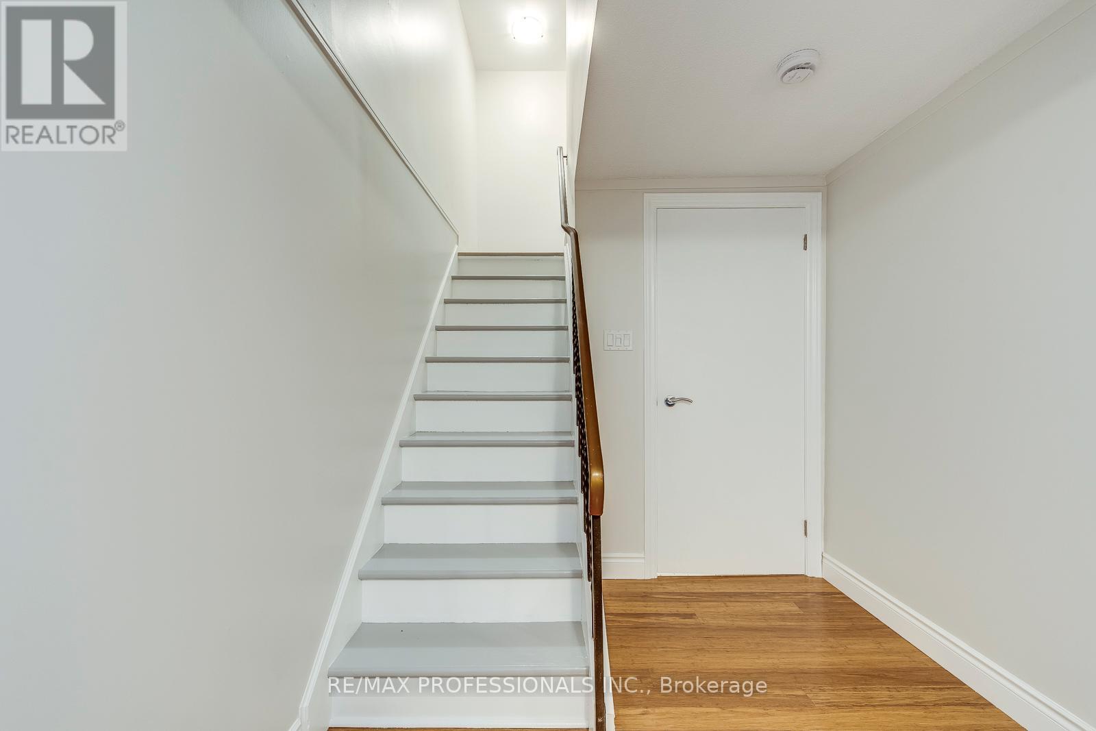 #18 17 CENTENNIAL PARK ROAD - 34