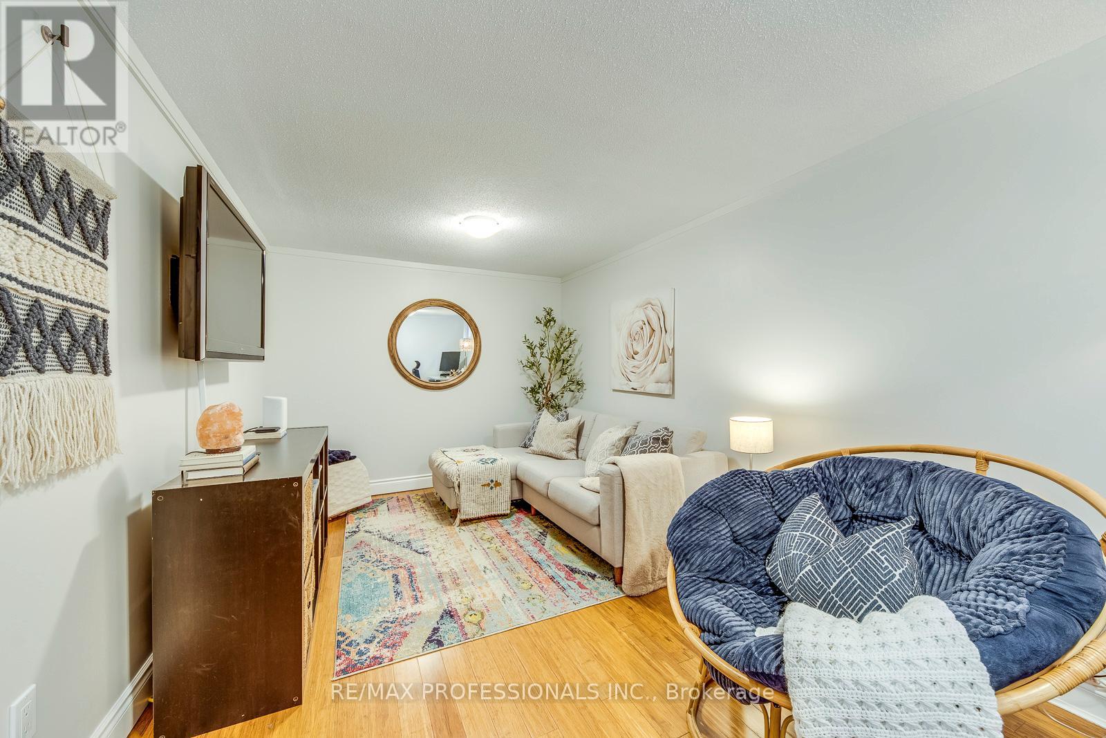 #18 17 CENTENNIAL PARK ROAD - 35