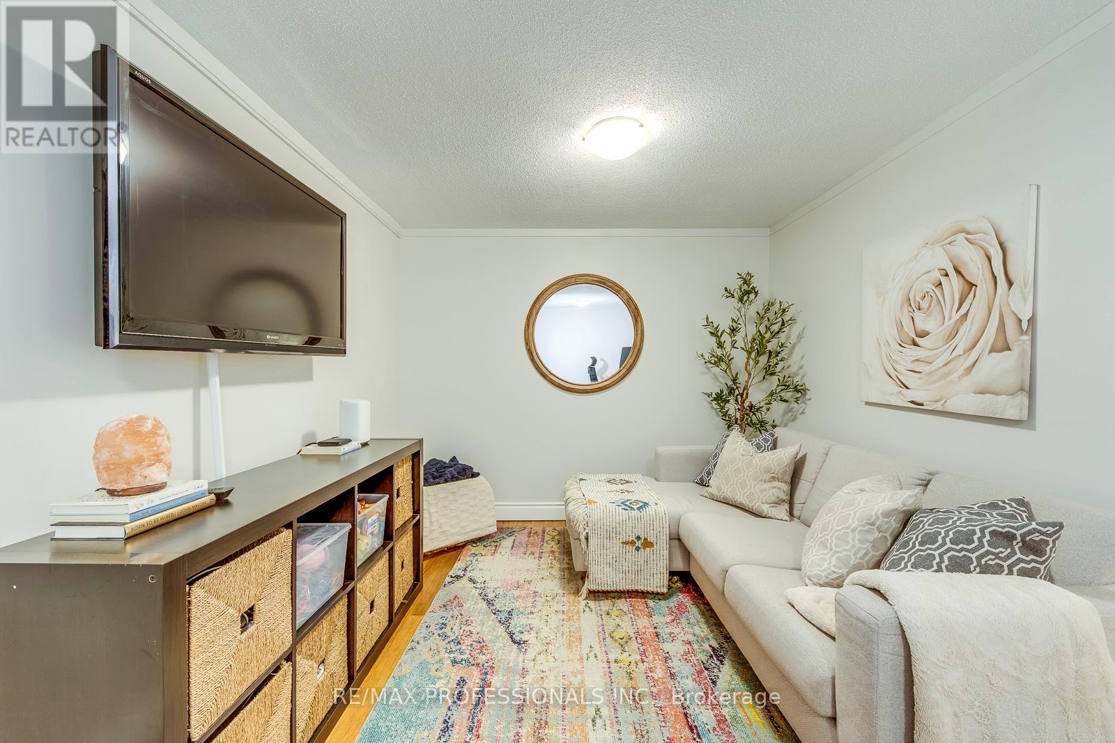 #18 17 CENTENNIAL PARK ROAD - 36