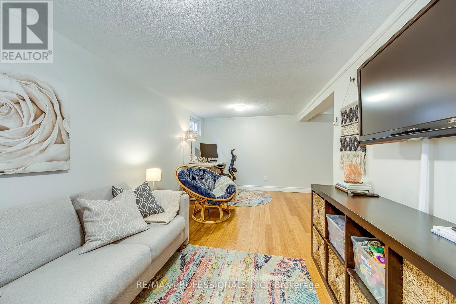 #18 17 CENTENNIAL PARK ROAD - 37