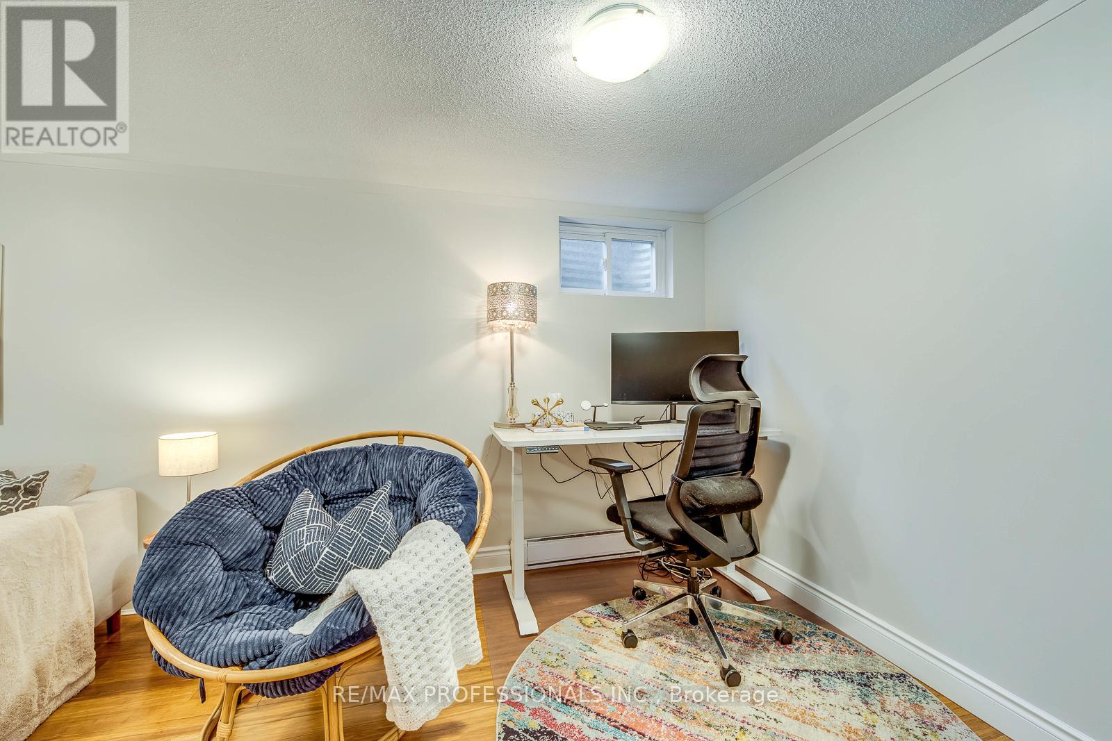 #18 17 CENTENNIAL PARK ROAD - 39
