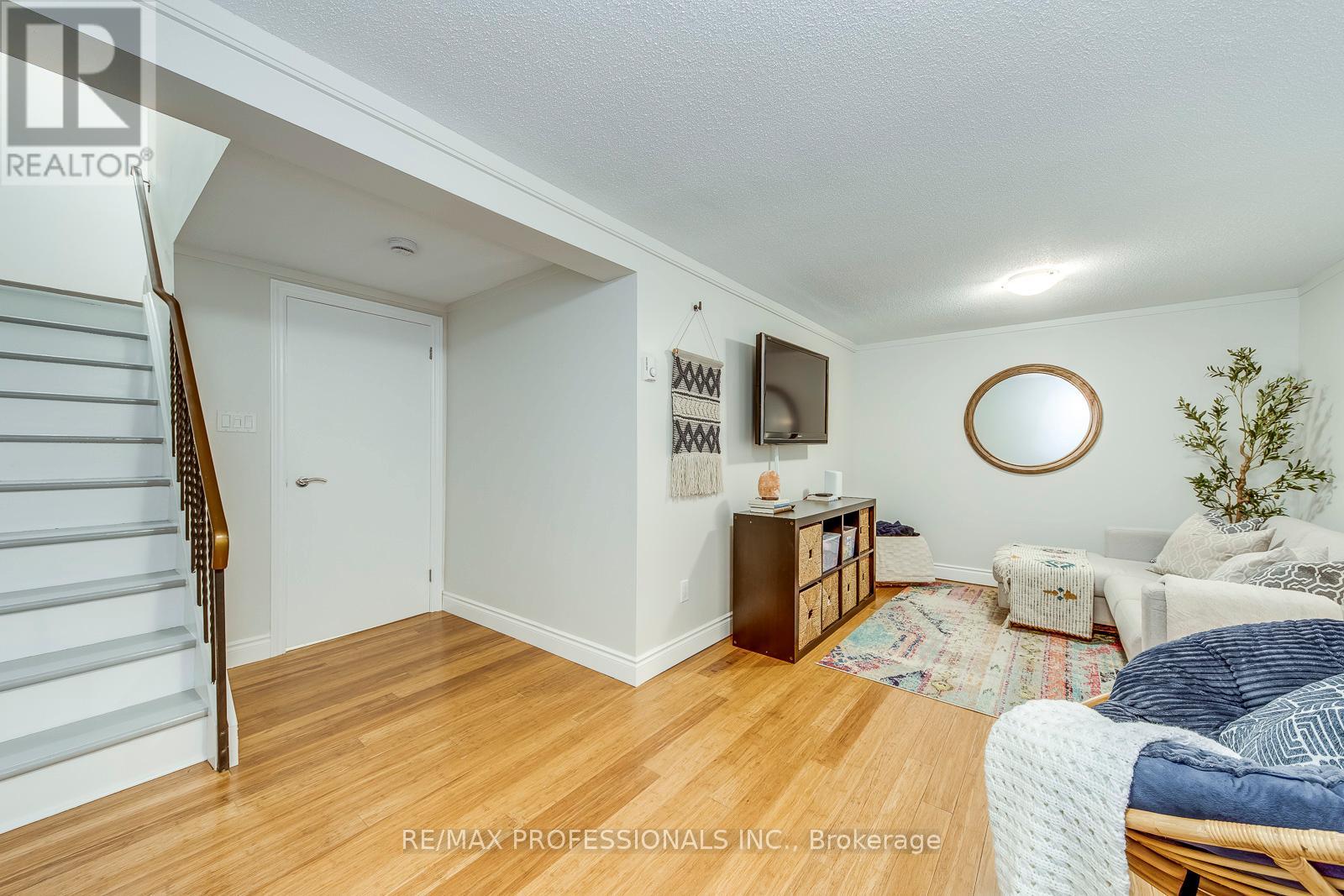 #18 17 CENTENNIAL PARK ROAD - 40