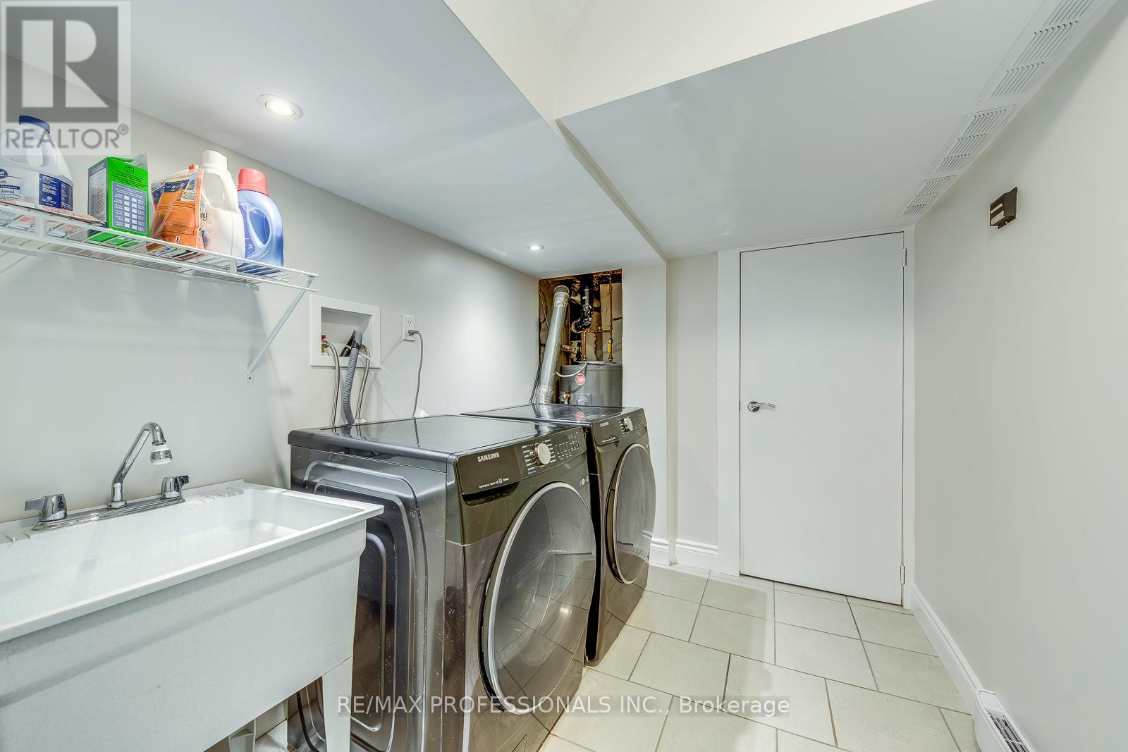 #18 17 CENTENNIAL PARK ROAD - 41