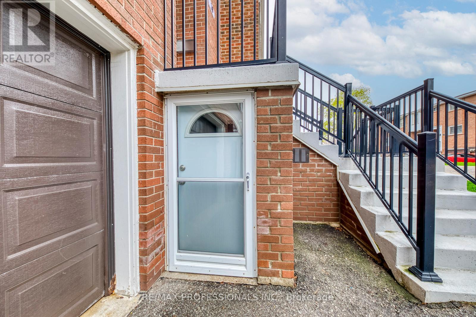 #18 17 CENTENNIAL PARK ROAD - 43