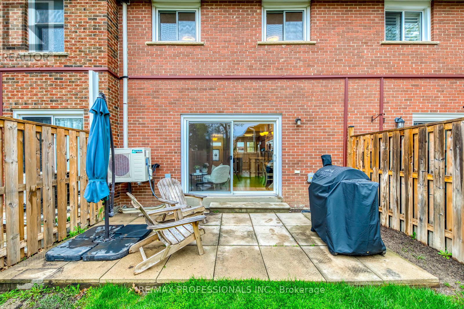 #18 17 CENTENNIAL PARK ROAD - 44