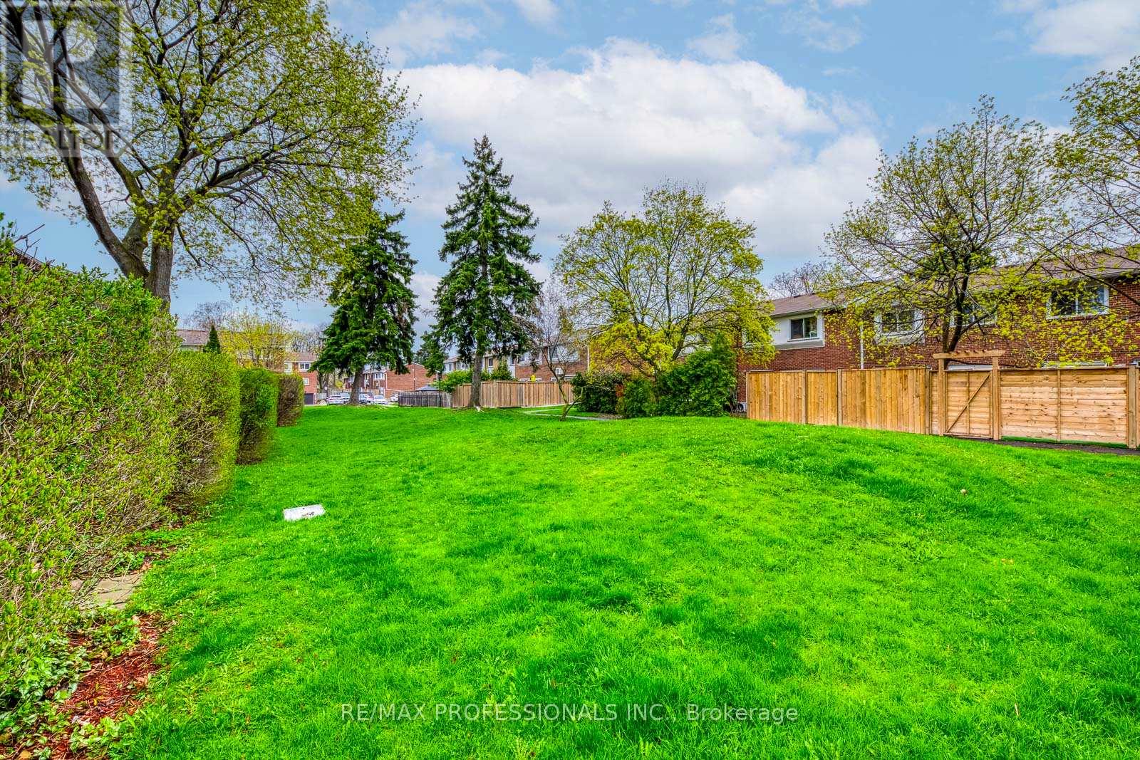 #18 17 CENTENNIAL PARK ROAD - 47