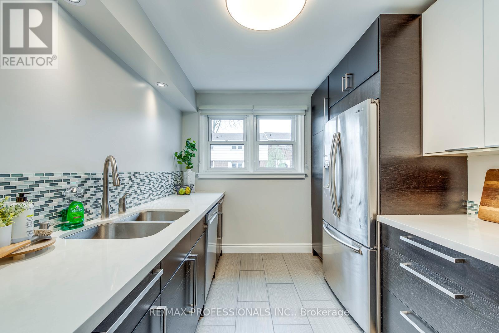 #18 17 CENTENNIAL PARK ROAD - 7