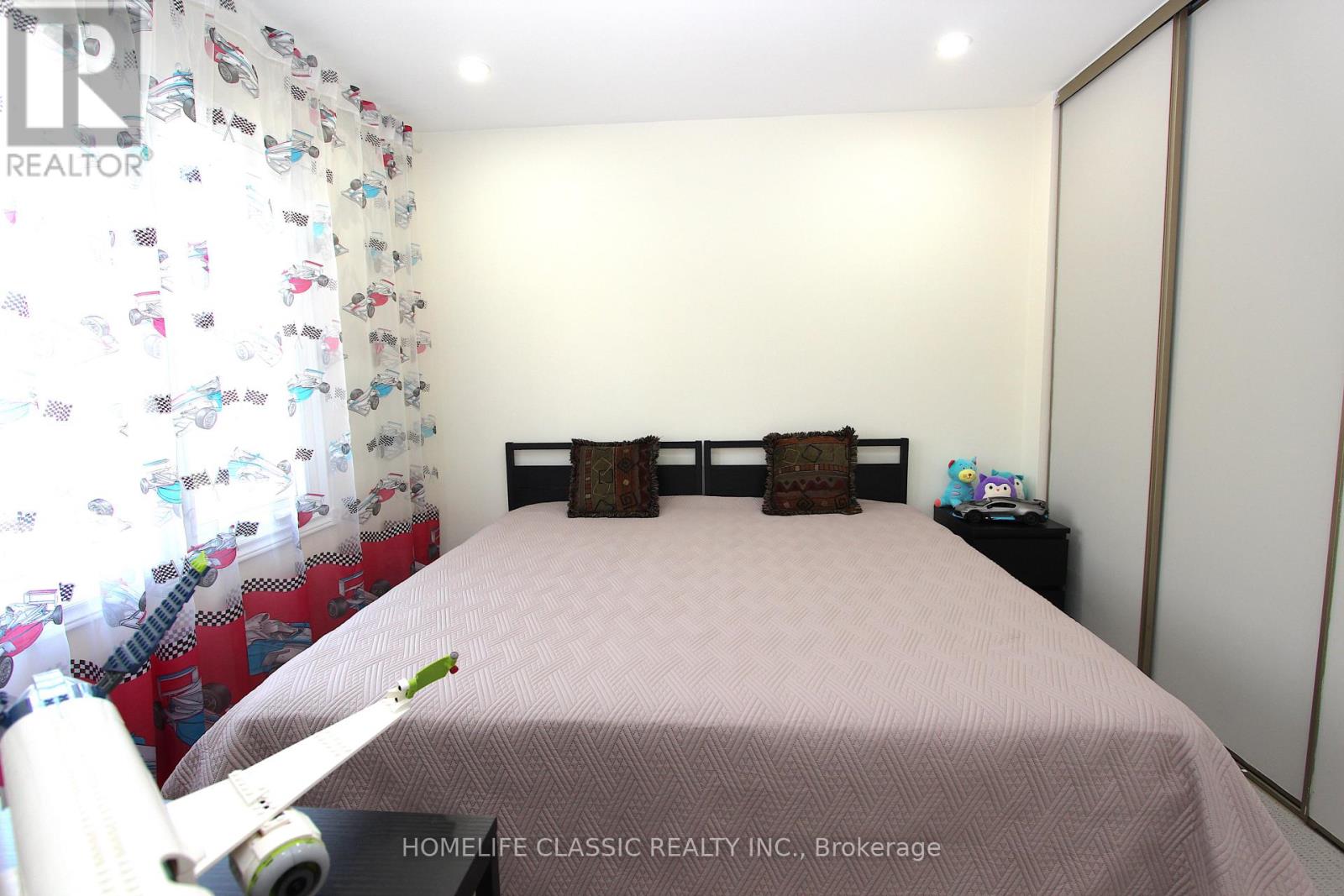 #51 4635 REGENTS TERRACE - 18