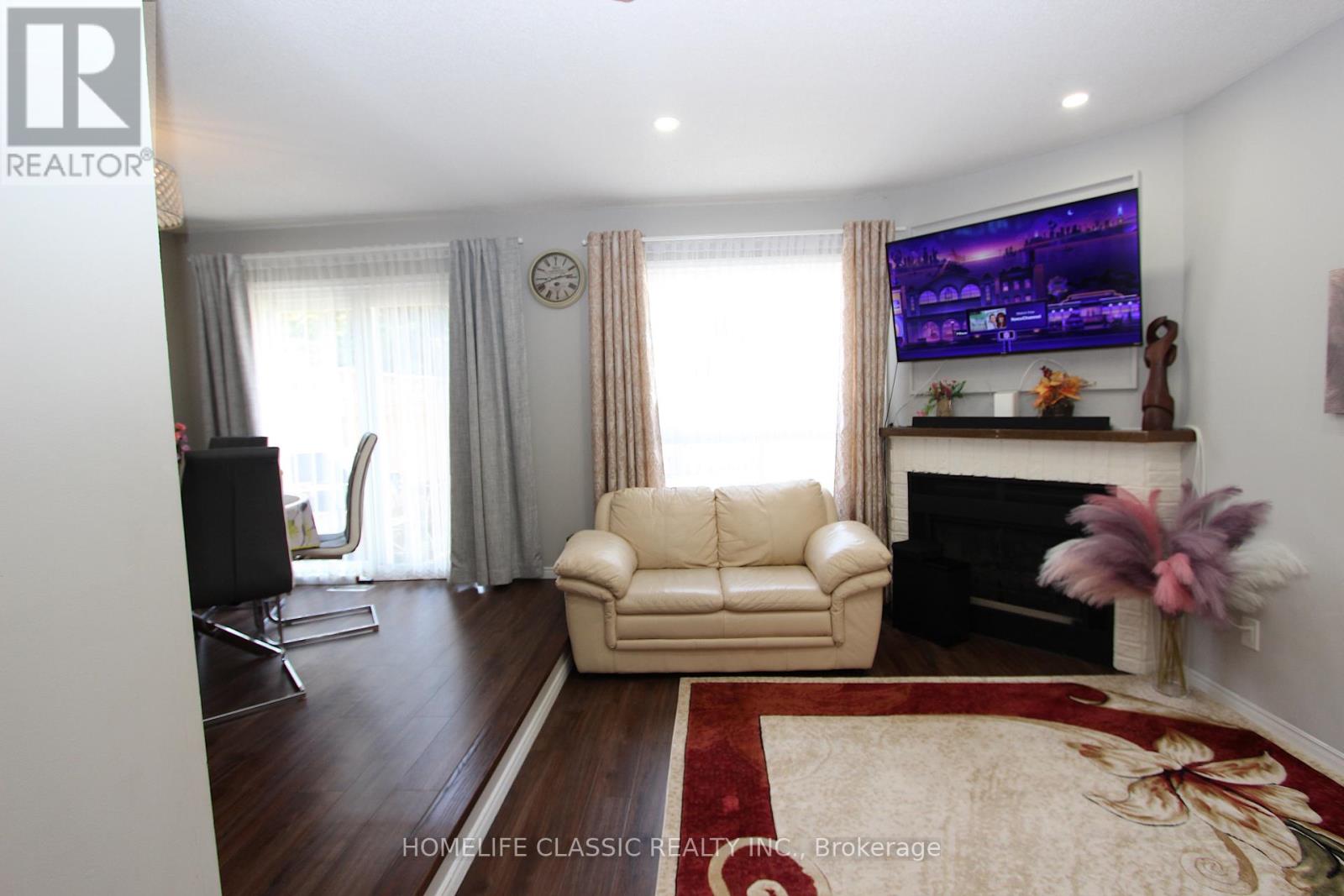 #51 4635 REGENTS TERRACE - 22