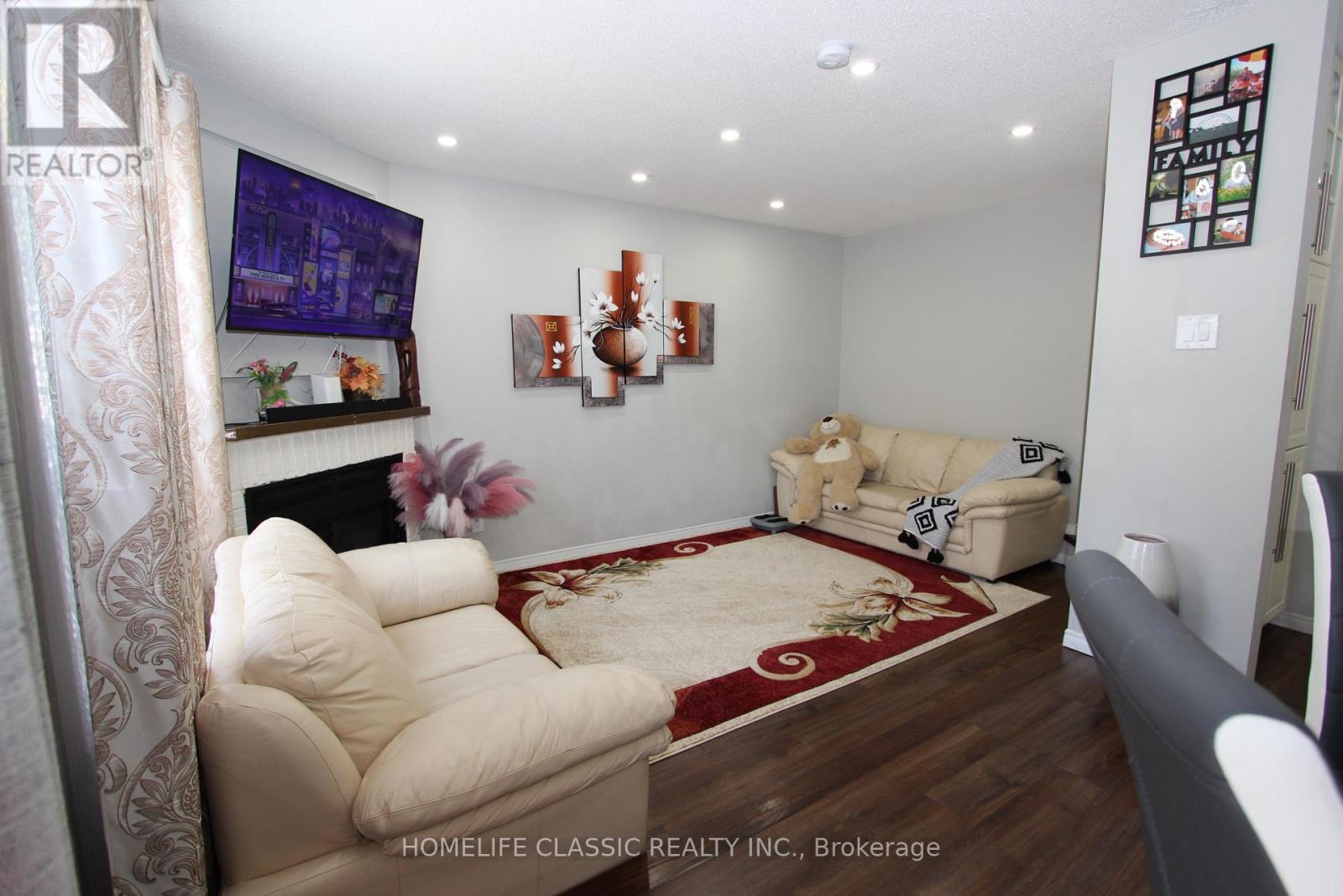 #51 4635 REGENTS TERRACE - 24