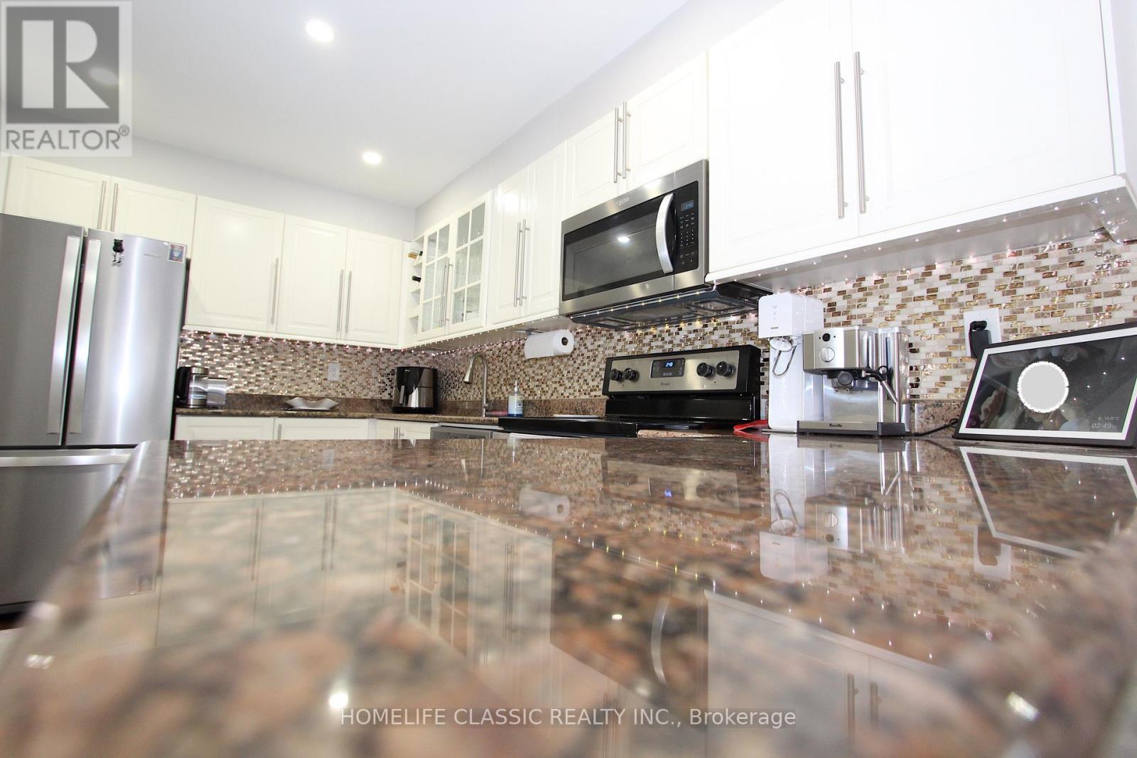 #51 4635 REGENTS TERRACE - 26