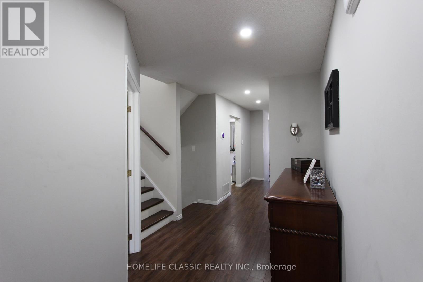 #51 4635 REGENTS TERRACE - 33