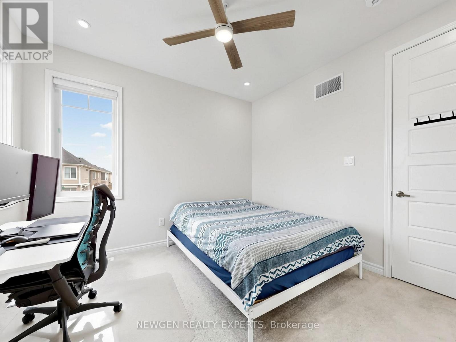 6 MILT SCHMIDT STREET — photo 35