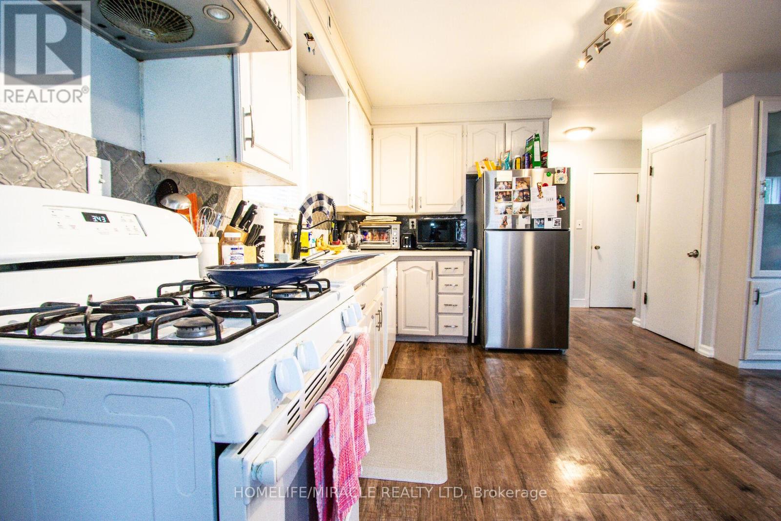 95 QUEEN STREET S - 13
