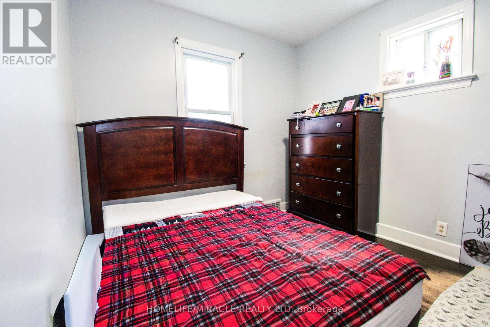 95 QUEEN STREET S - 20