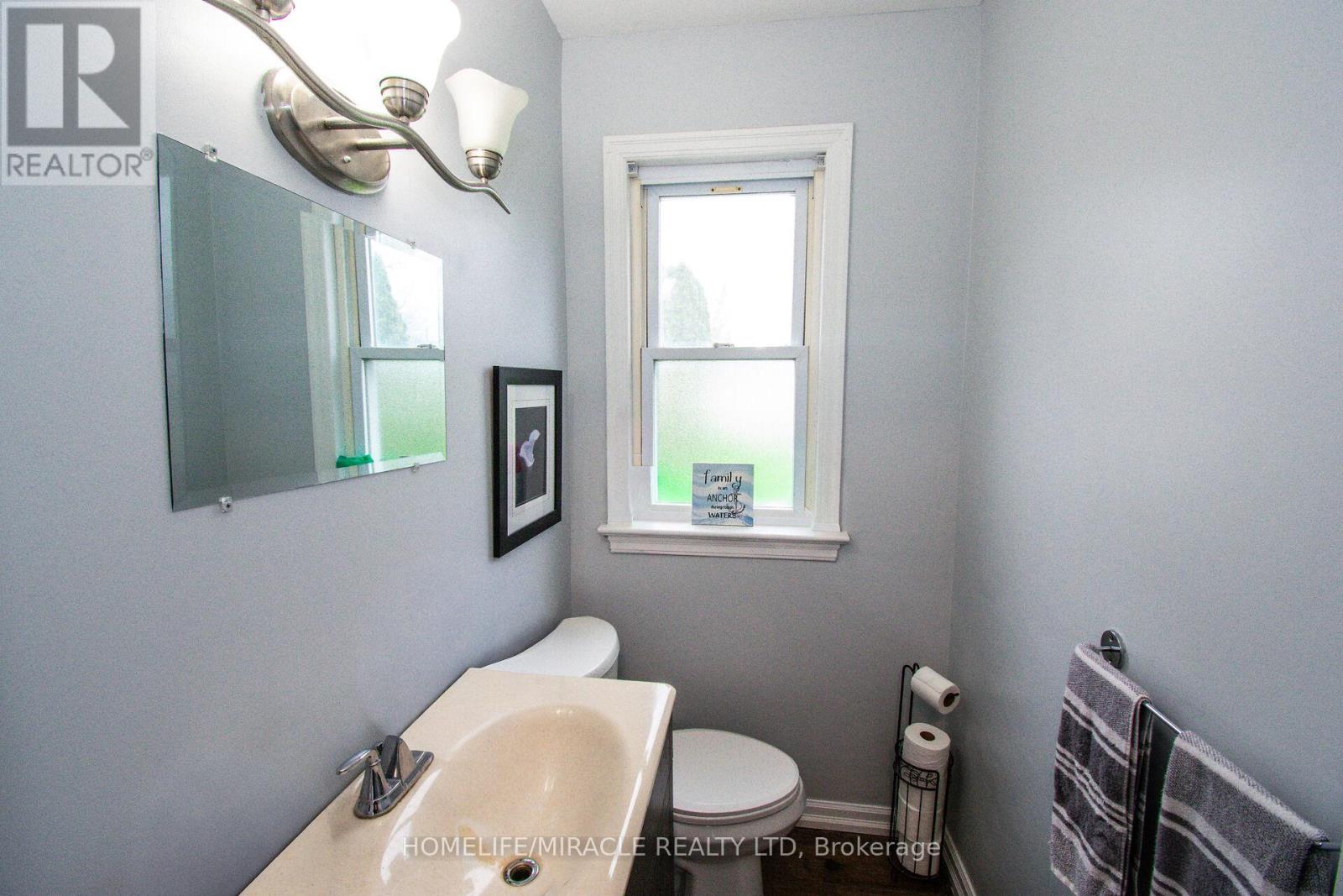 95 QUEEN STREET S - 22