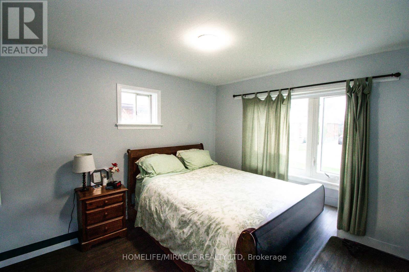 95 QUEEN STREET S - 23