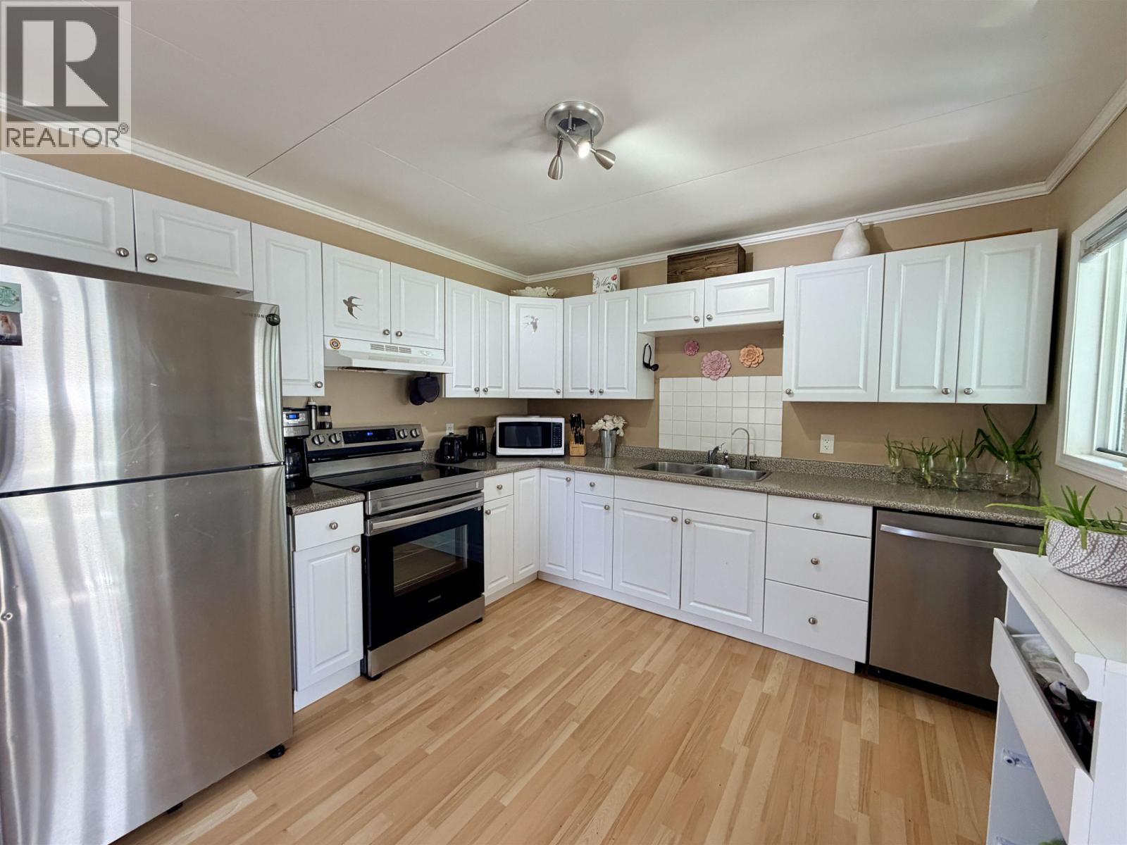 114 LILLOOET CRESCENT - 12