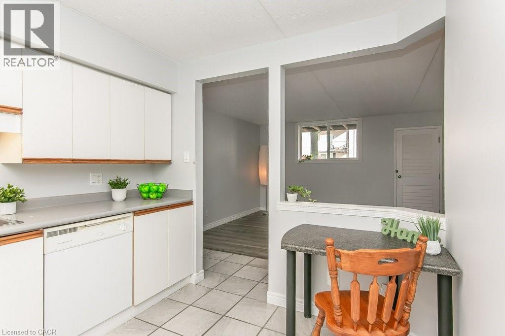 50 CAMPBELL Court Unit# 103, Stratford, Ontario, N5A7T6 — Photo 5