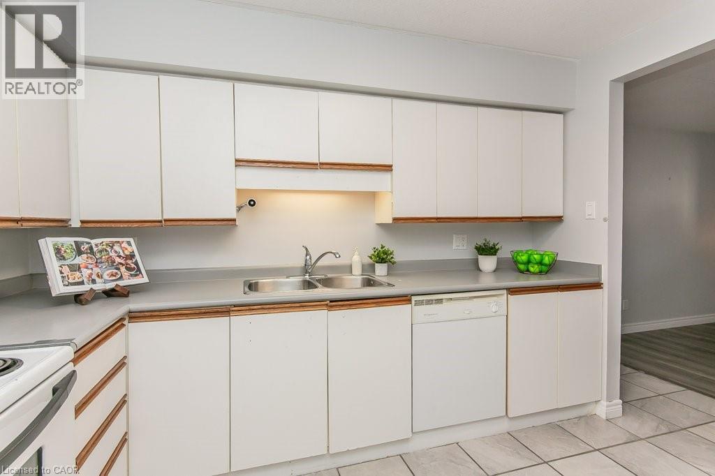 50 CAMPBELL Court Unit# 103, Stratford, Ontario, N5A7T6 — Photo 4