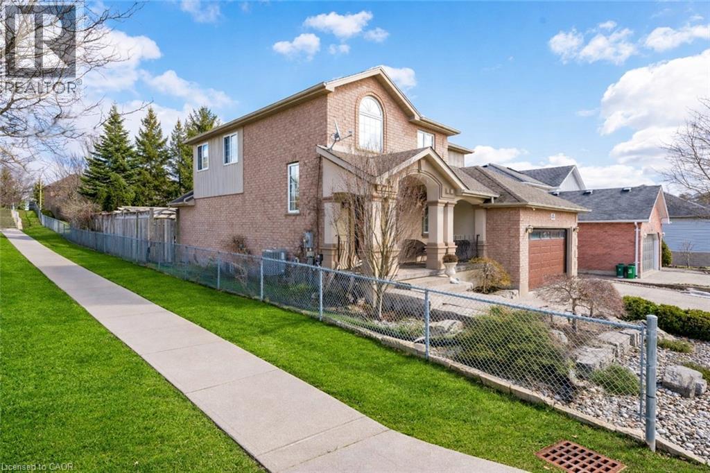 60 CHANDOS Drive, Kitchener, Ontario, N2A3C2 — Photo 2